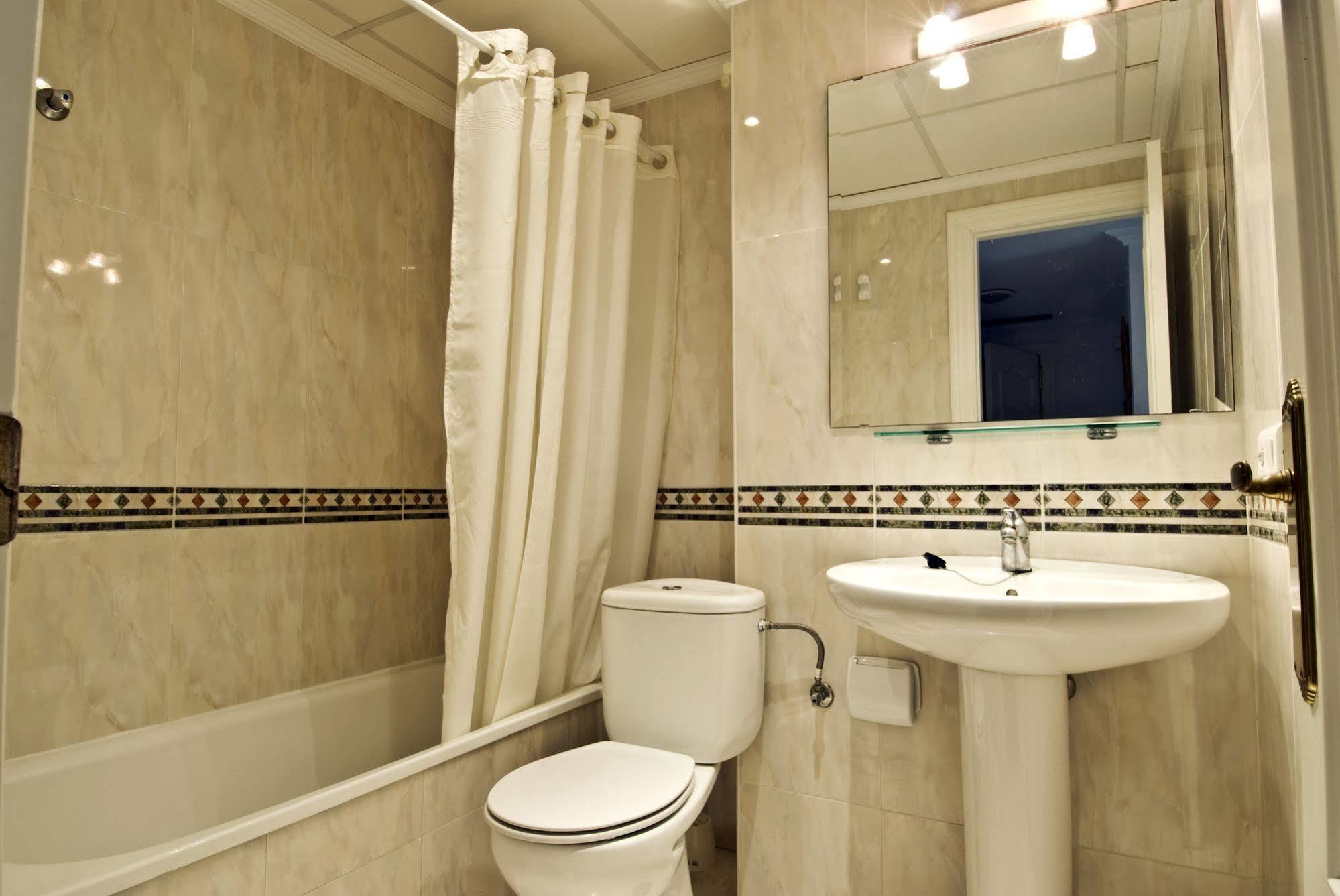 Apartamentos Hc Burriana Playa Nerja Exteriör bild