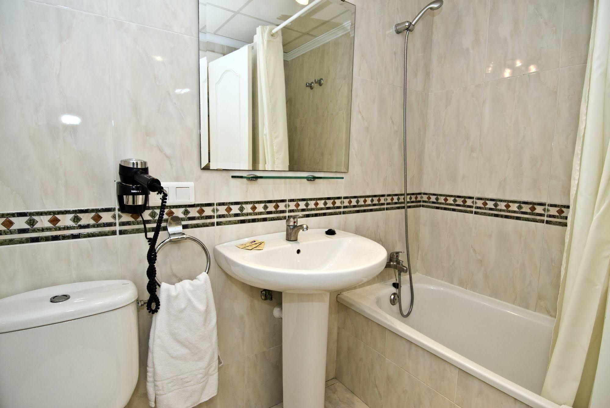Apartamentos Hc Burriana Playa Nerja Exteriör bild