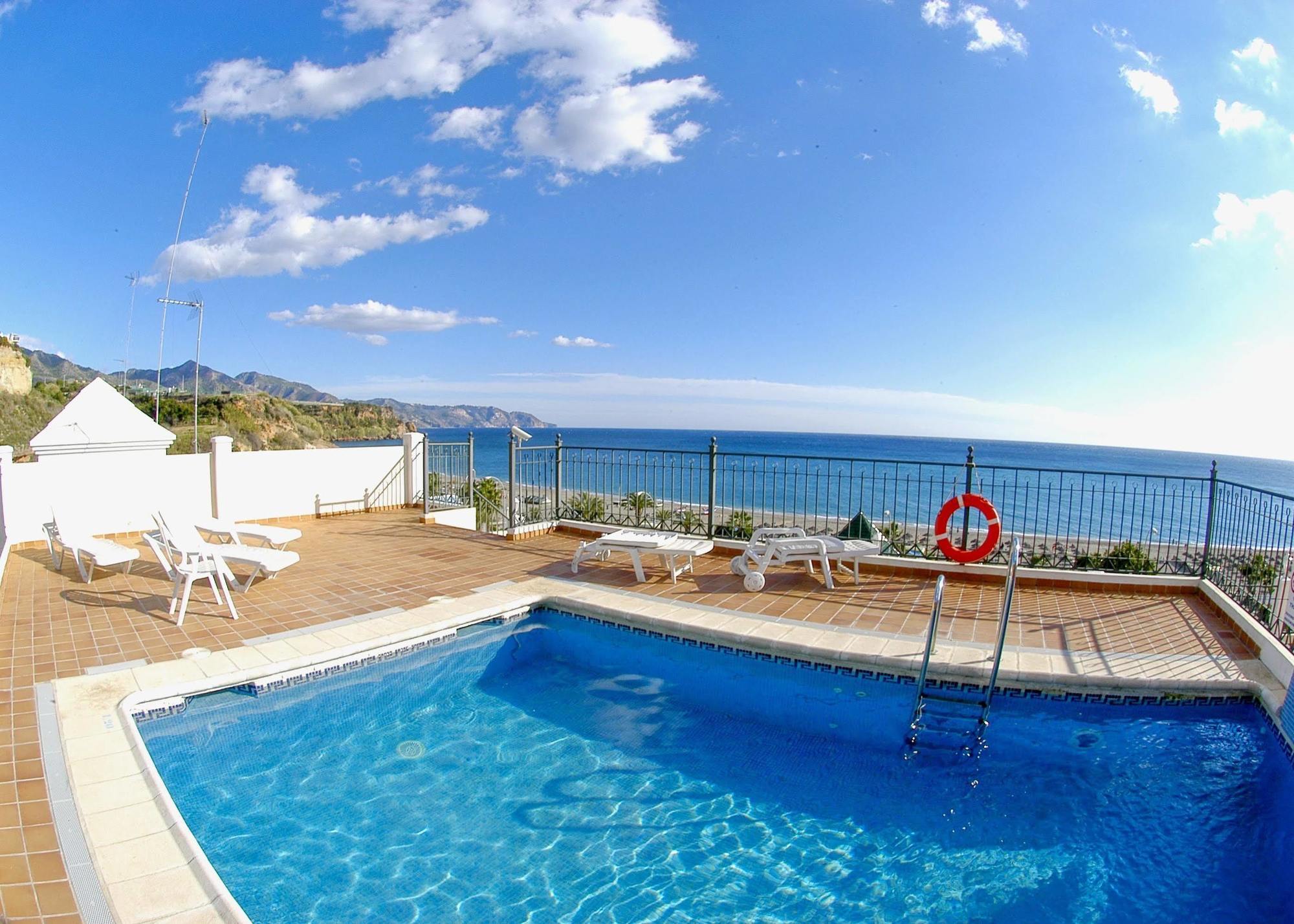 Apartamentos Hc Burriana Playa Nerja Exteriör bild