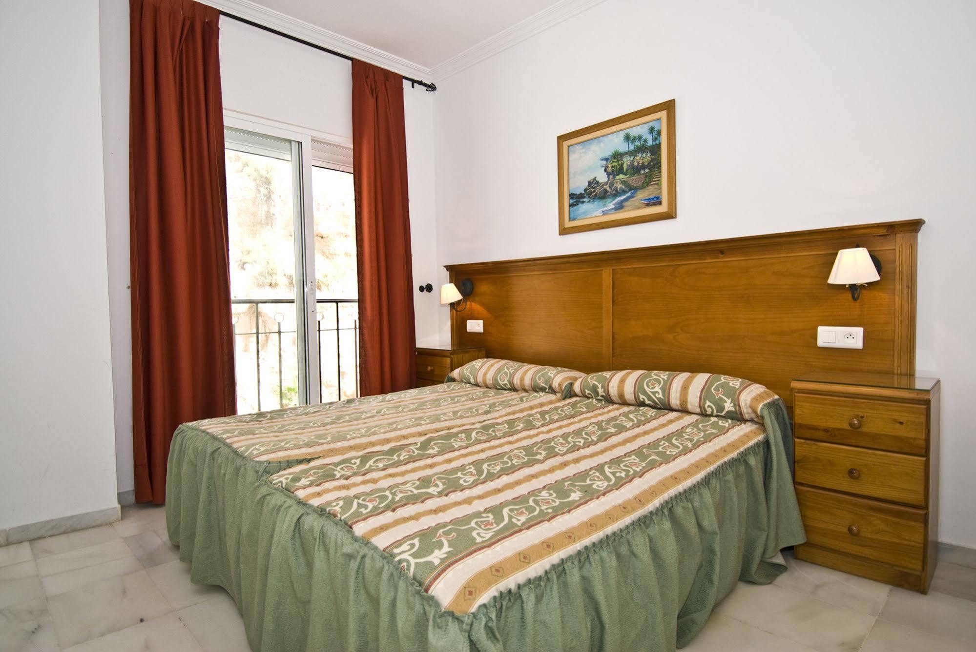 Apartamentos Hc Burriana Playa Nerja Exteriör bild