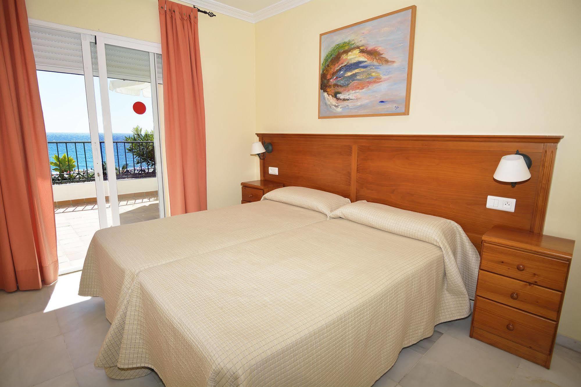 Apartamentos Hc Burriana Playa Nerja Exteriör bild