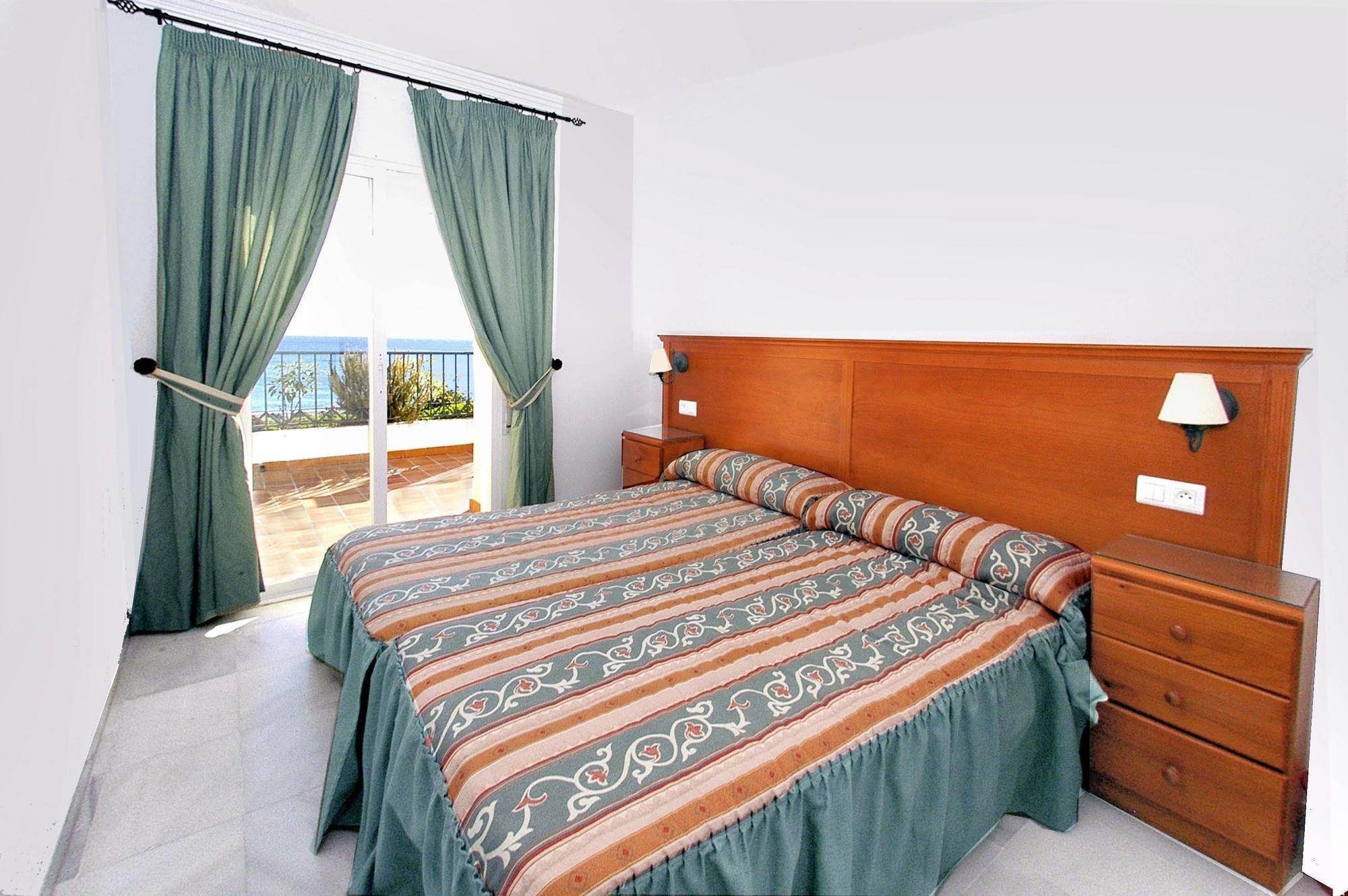 Apartamentos Hc Burriana Playa Nerja Exteriör bild