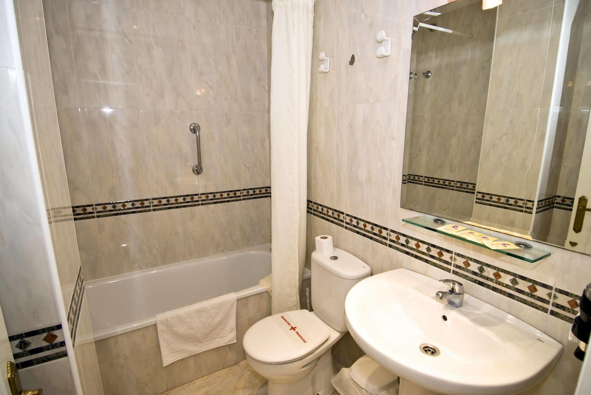 Apartamentos Hc Burriana Playa Nerja Exteriör bild